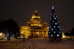 Kvällsbild på vackra St. Isaac’s Cathedral, Sankt Petersburg.