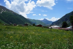 Byn Stepantsminda i Kaukasus-bergen vid ryska gränsen.