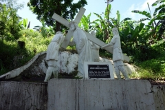 Statyer som visar Jesus sista vandring mot korsfästelsen, Stations of the cross, Cavalry Hill, Tacloban.
