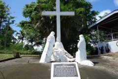 Statyer som visar Jesus sista vandring mot korsfästelsen, Stations of the cross, Cavalry Hill, Tacloban.