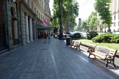 Gatuscen längs Rustaveliavenyn, Tbilisi.