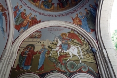 Målningar som pryder huvudentrén till Kashveti Church of St. George, Tbilisi.