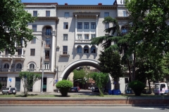 Stalinistisk arkitektur längs Nikoloz Baratashvili Streets, Tbilisi.