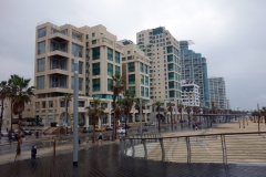 Skyline vid stranden i centrala Tel Aviv.