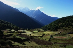 Precis över krönet ovanför Namche Bazaar med Kantega (6782 meter) i bakgrunden.