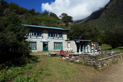 Mona Lisa Lodge and Restaurant längs EBC-trekken mellan Namche Bazaar och Tengboche.