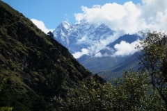 Utsikt över Ama Dablam längs EBC-trekken mellan Namche Bazaar och Tengboche.