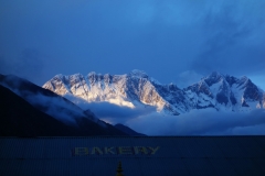 Magisk solnedgång i Tengboche med Mount Everest och Lhotse-massivet i bakgrunden.