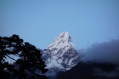 Ama Dablam från Tengboche precis innan solnedgång.