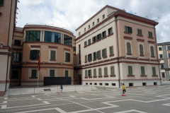 Regeringsbyggnad vid Skanderbeg Square i centrala Tirana.