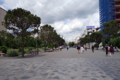 Promenadstråket vid Tirana International Hotel, Skanderbeg Square, Tirana.