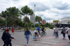 Övergångställe till den lilla parken jag inte hittat något namn på som ligger mitt i  centrum av Tirana.