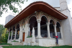 Et'hem Bej Mosque vid Skanderbeg square, Tirana.