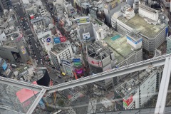 Utsikten över Shibuya Crossing från rulltrappan på Shibuya Sky, Shibuya, Tokyo.