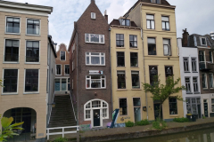 Arkitektur vid kanal i Utrecht.