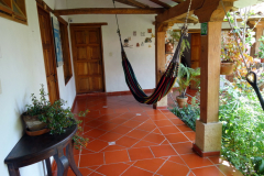 Hängmatta utanför mitt rum på Hostal Renacer, Villa de Leyva.