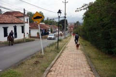 Gatan som leder ner till centrala Villa de Leyva från Hostal Renacer, Villa de Leyva.