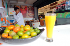 Fantastiskt god passionsfruktjuice, Plaza de Mercado, Villa de Leyva.