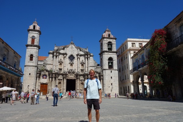 Stefan tillbaka på Plaza de la Catedral i Havanna!