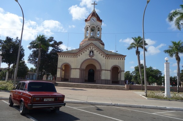 En kyrka som jag inte sett tidigare i Camagüey passerades i bicitaxin på väg ut till busstationen, Camagüey.