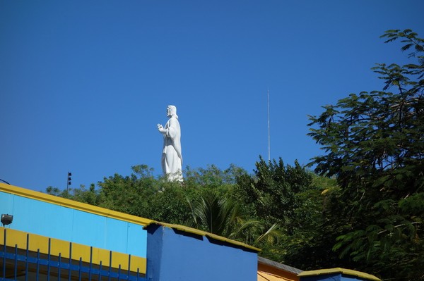 Estatua de Cristo sedd från färjeterminalen i Casablanca, Havanna.