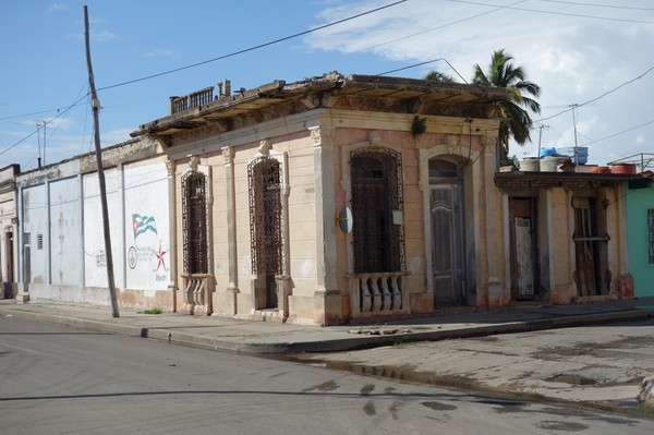 Gatuscen i västra Cienfuegos.