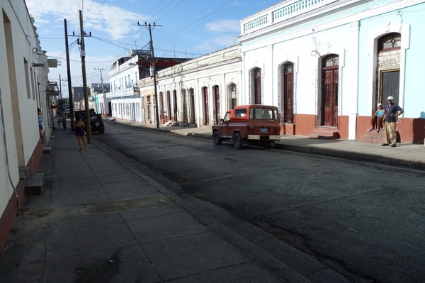 Gatuscen längs gatan jag bor på Ave 50, Cienfuegos.