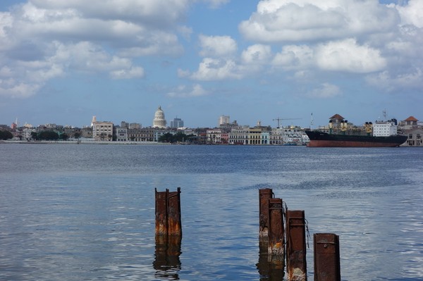 Foto taget i riktning mot centrala Havanna efter landstigning i stadsdelen Regla, Havanna.