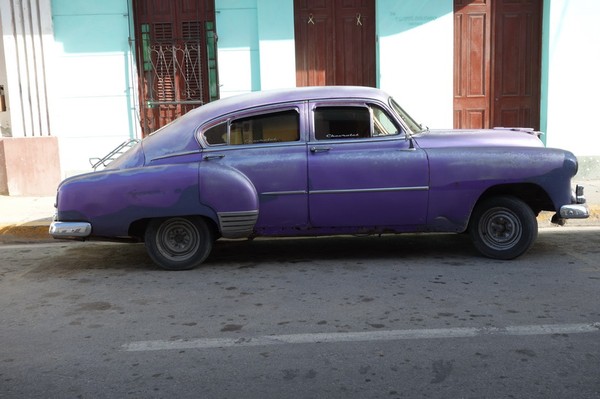 Amerikansk gammal goding längs Ave 50, Cienfuegos.