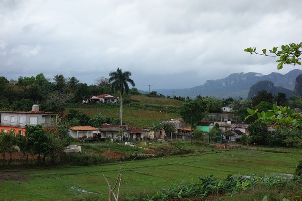 Promenaden från centrala Viñales upp till hotell La Ermita.