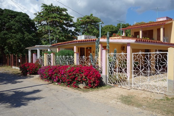 Den mysiga lilla byn La Boca mellan Trinidad och Playa Ancon.