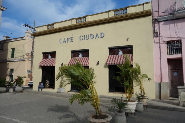 Café Ciudad vid Parque Ignacio Agramonte, centrala Camagüey.