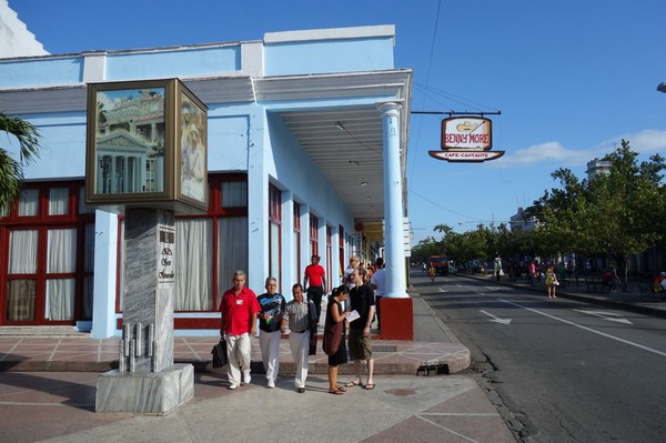 Café Cantante Benny Moré längs Paseo del Prado (calle 37), Cienfuegos.
