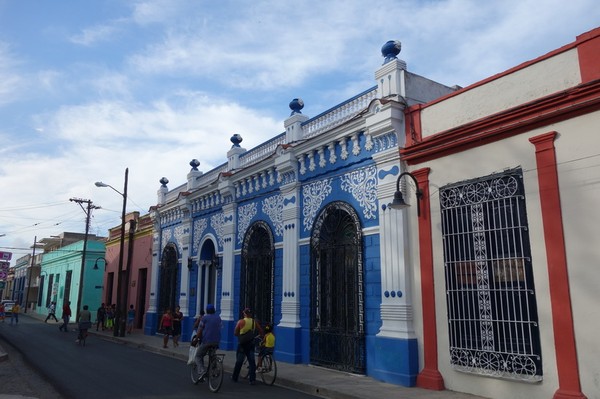 Fin arkitektur vid Parque Ignacio Agramonte, centrala Camagüey.