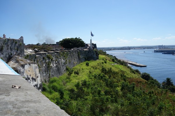 Utsikt över Havannas hamninlopp från Fortaleza de San Carlos de la Cabana, Havanna.