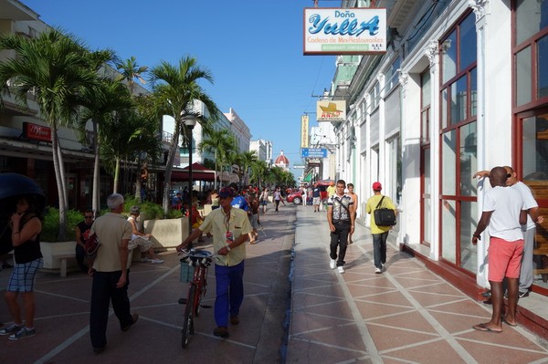 Paradgatan i staden, Ave 54, Cienfuegos.