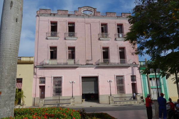 Fin arkitektur vid Parque Ignacio Agramonte, centrala Camagüey.