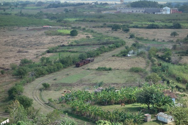 Utsikt från det 44 meter höga tornet som användes för att övervaka slavar tillhörande egendomen Manaca Iznaga, Valle de los Ingenios utanför Trinidad.