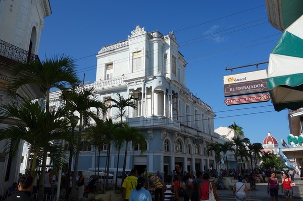 Paradgatan i staden, Ave 54, Cienfuegos.