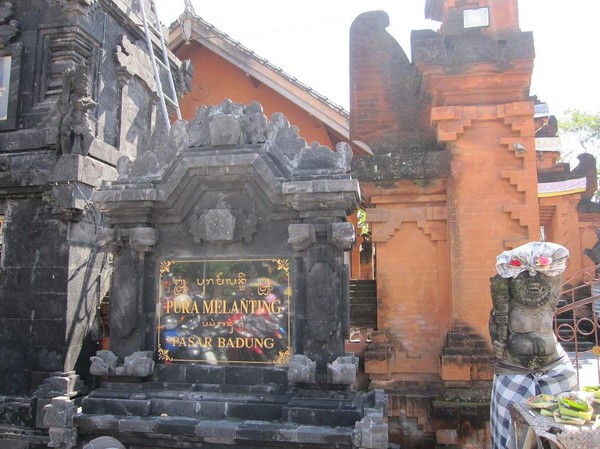 Templet vid marknaden Pasar Badung i centrala Denpasar, Bali.