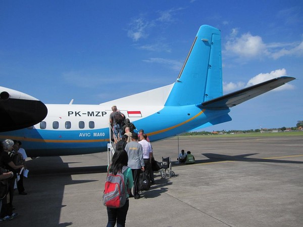 Olycksdrabbade MA-60 med Merpati på Ngurah Rai Airport, Bali.