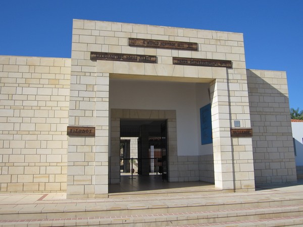 Entrén till Pafos archeological site.