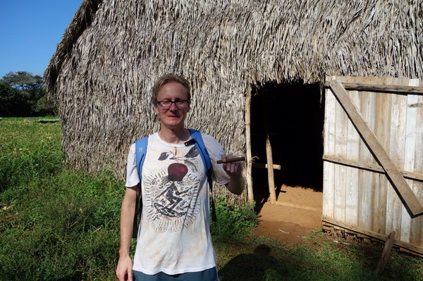 Stefan med färsk cigarr i handen, Valle de Viñales.