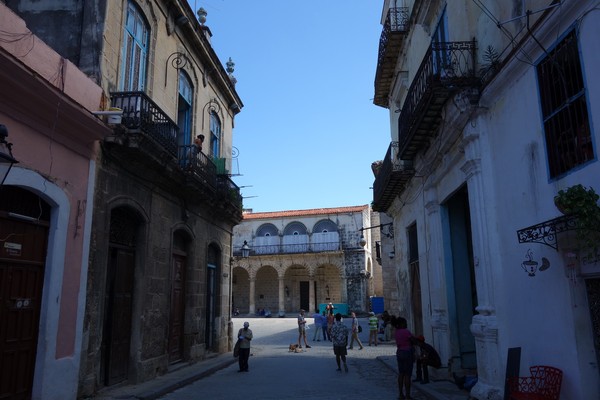 Callejon del Chorro, sidogata till Plaza de la Catedral, Habana Vieja, Havanna.