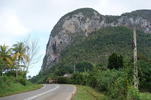 Makalös natur längs vägen, Valle de Viñales.