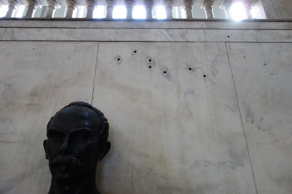 Kulhål i väggen, Museo de la Revolución, Habana Vieja, Havanna.