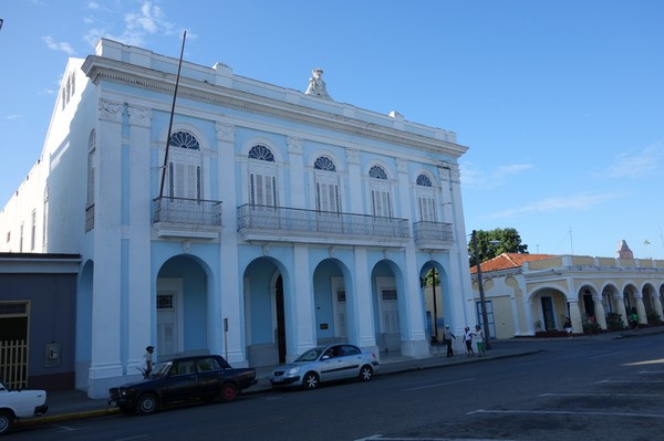 Fantastisk arkitektur runt Parque José Martí, Cienfuegos.