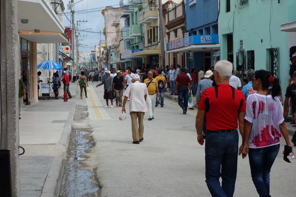 Gatuscen längs gågatan República, Camagüey.