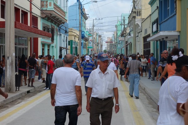 Gatuscen längs gågatan República, Camagüey.