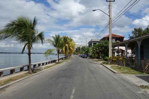 Gatuscen längs Calle 35, Punta Gorda, Cienfuegos.